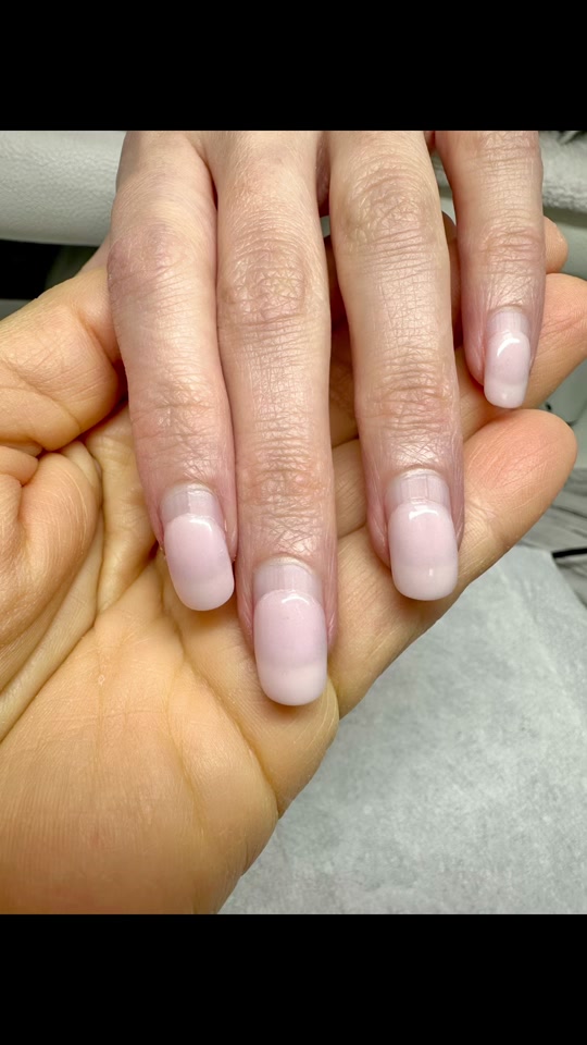 Short natural-look nude dip powder nails
